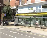 Marquesina publicitaria en la avenida de la Constitución, Gijón